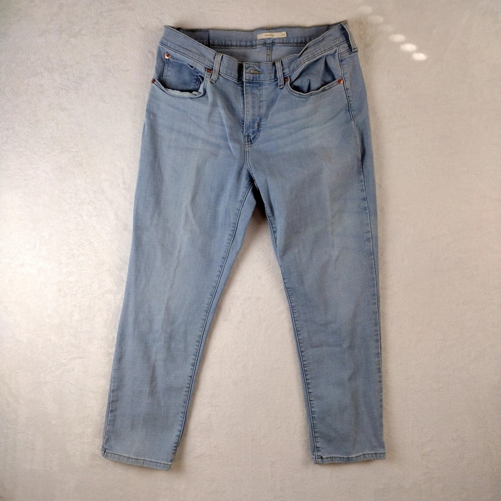 Levis Boyfriend Jeans Light Wash Denim Size 31 Mid Rise Relaxed Fit